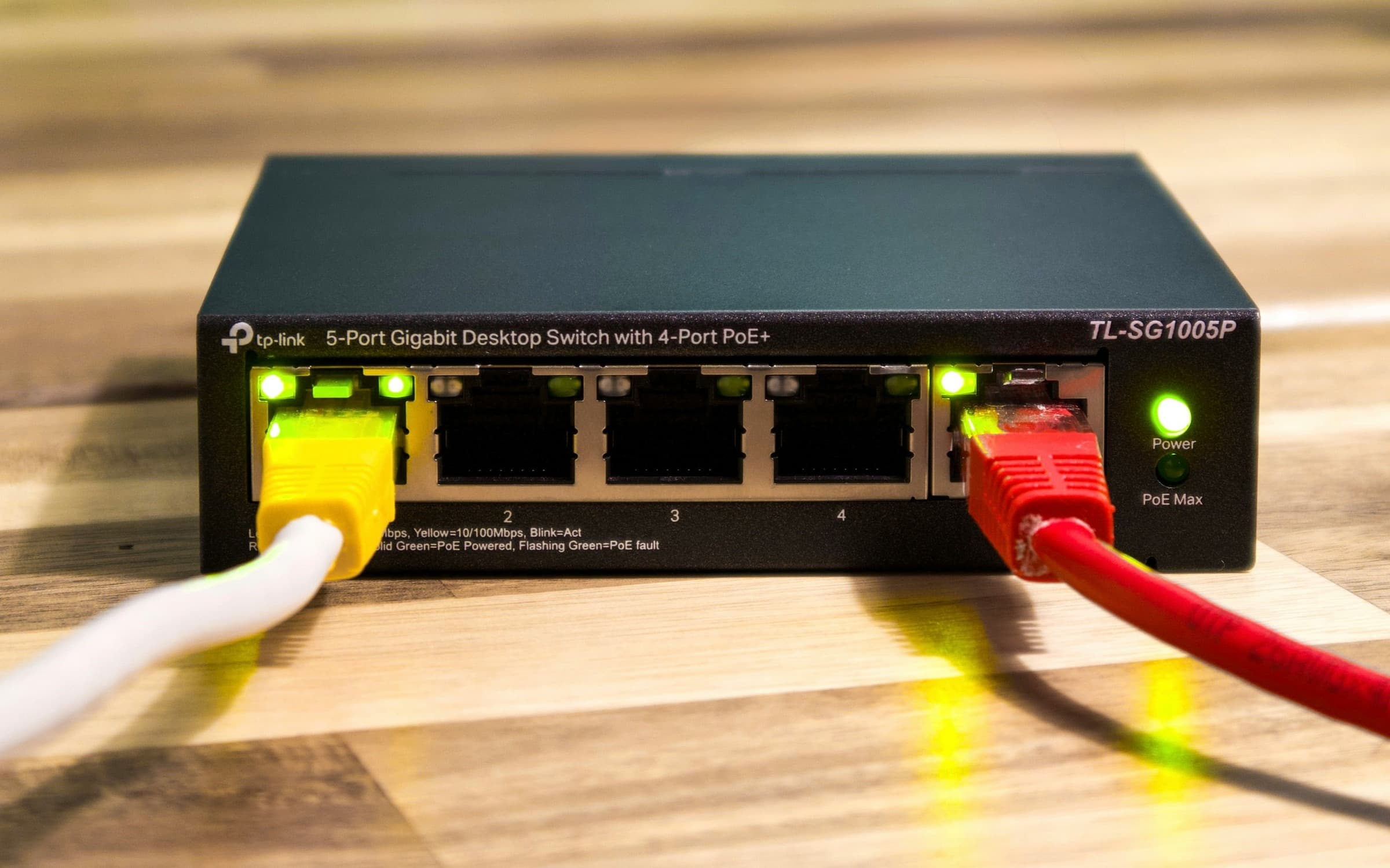 Ce switch PoE să alegi pentru camerele de supraveghere în 2026